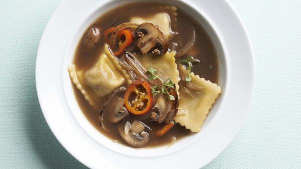 طرز تهیه سوپ قارچ و راویولی گوشت