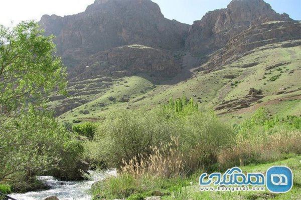 تنگه کپرگه یکی از جاهای دیدنی استان لرستان به شمار می رود