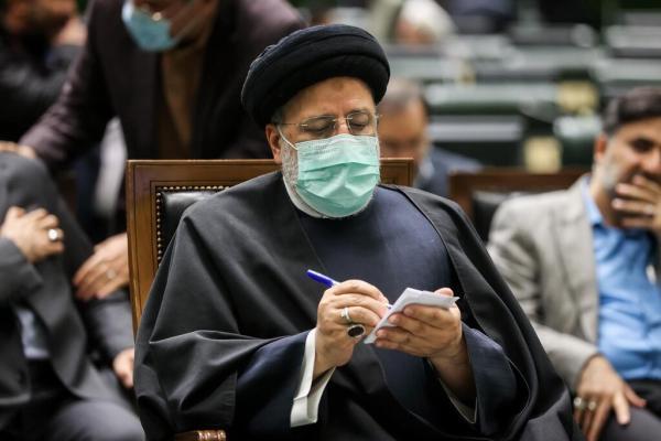 تصاویر ، بدرقه پر شور مجلسی ها مانع رسیدن چتر به رئیس جمهور تصاویر ، بدرقه پر شور مجلسی ها مانع رسیدن چتر به رئیس جمهور زیر باران شد ، تصاویر متفاوت حضور رئیسی در مجلس