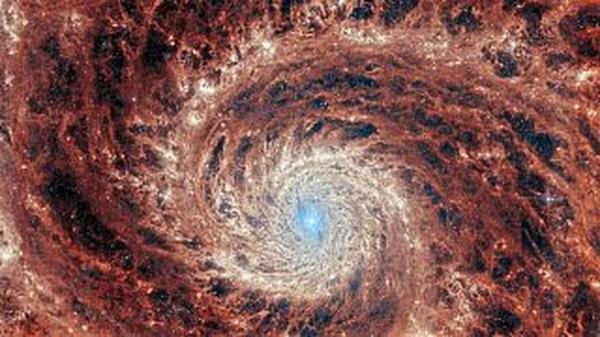 انتشار تصویر خیره کننده تلسکوپ جیمز وب از کهکشان گرداب با 100 میلیارد ستاره