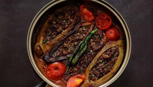 مشت بادمجان اصیل شیرازی با طعمی بی نظیر! مشت بادمجان اصیل شیرازی با طعمی بی نظیر!